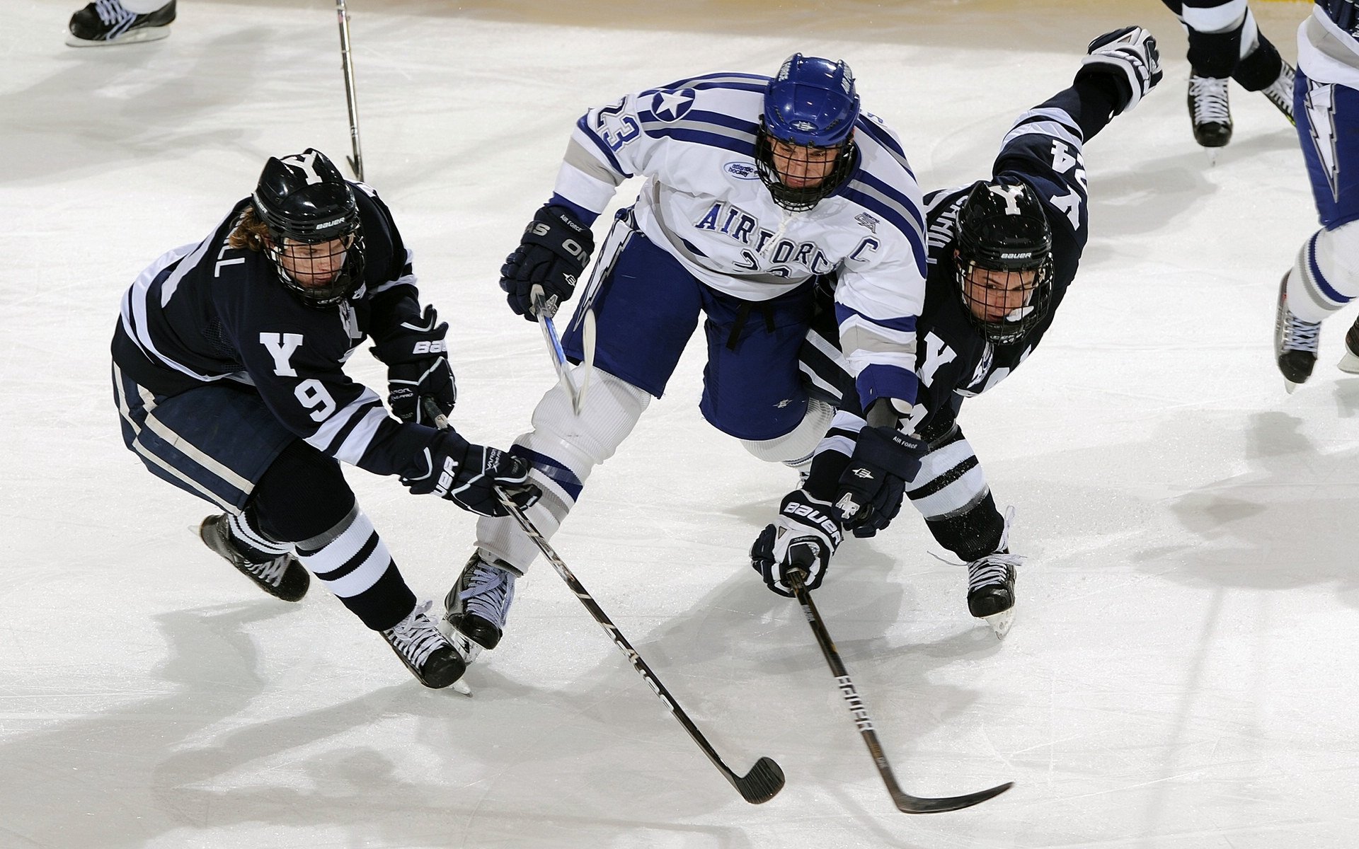 热火关键战突围新疆队,范弗利特防守端锁死对手